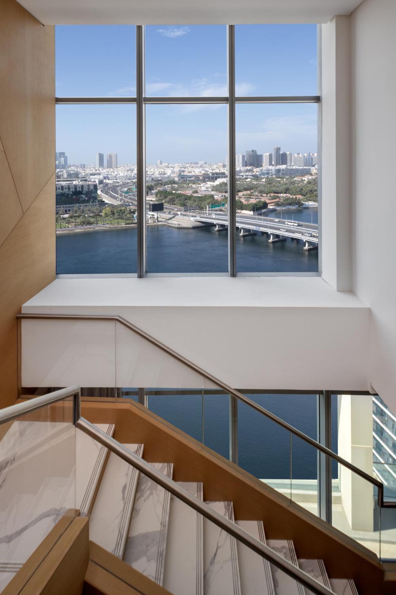 Hilton Creek & Residences 5* دبي