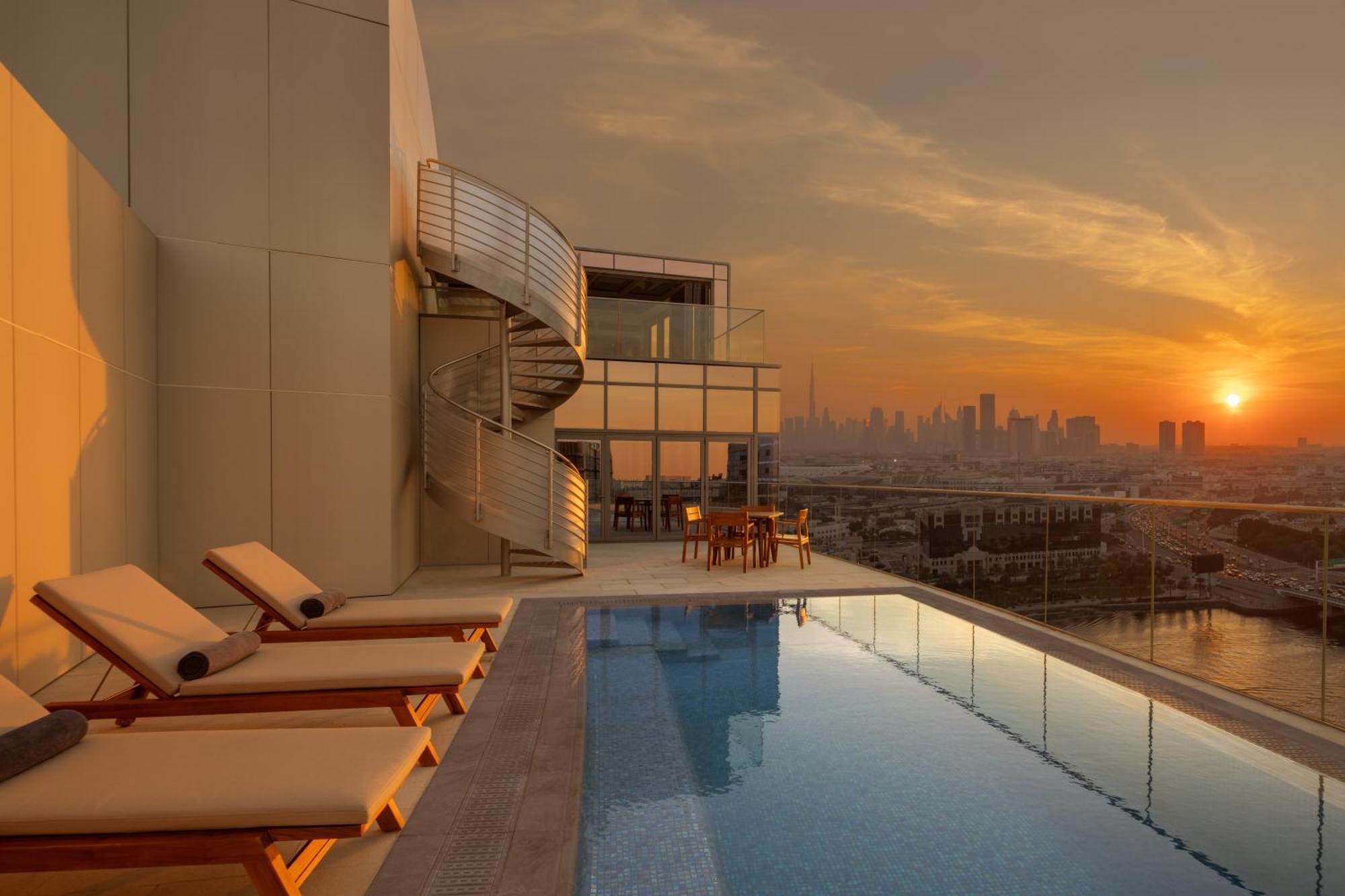 Hilton Creek & Residences فندق 5*