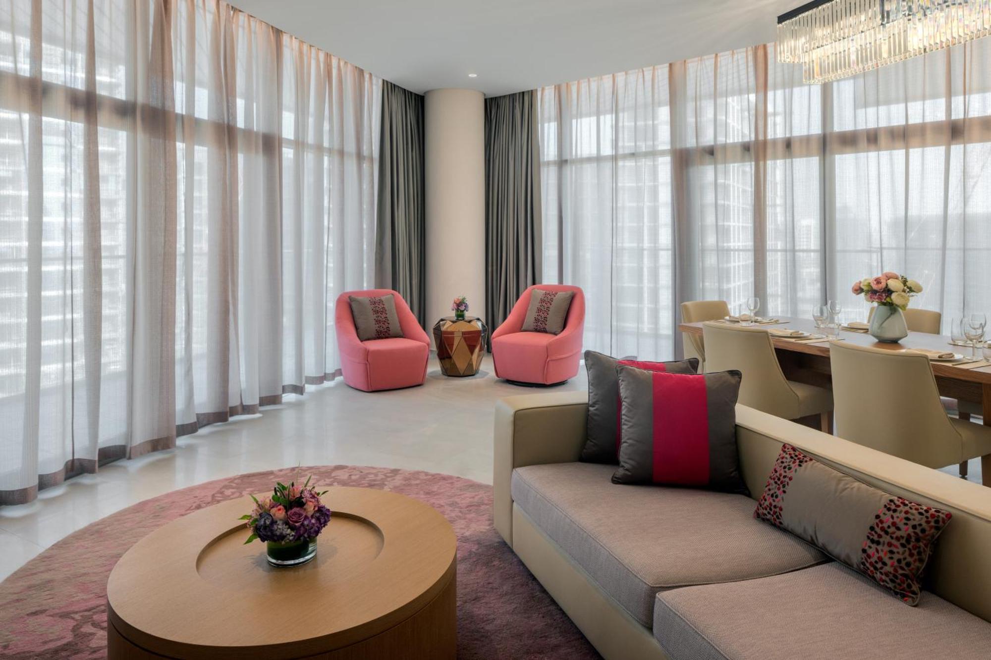 Hilton Creek & Residences فندق