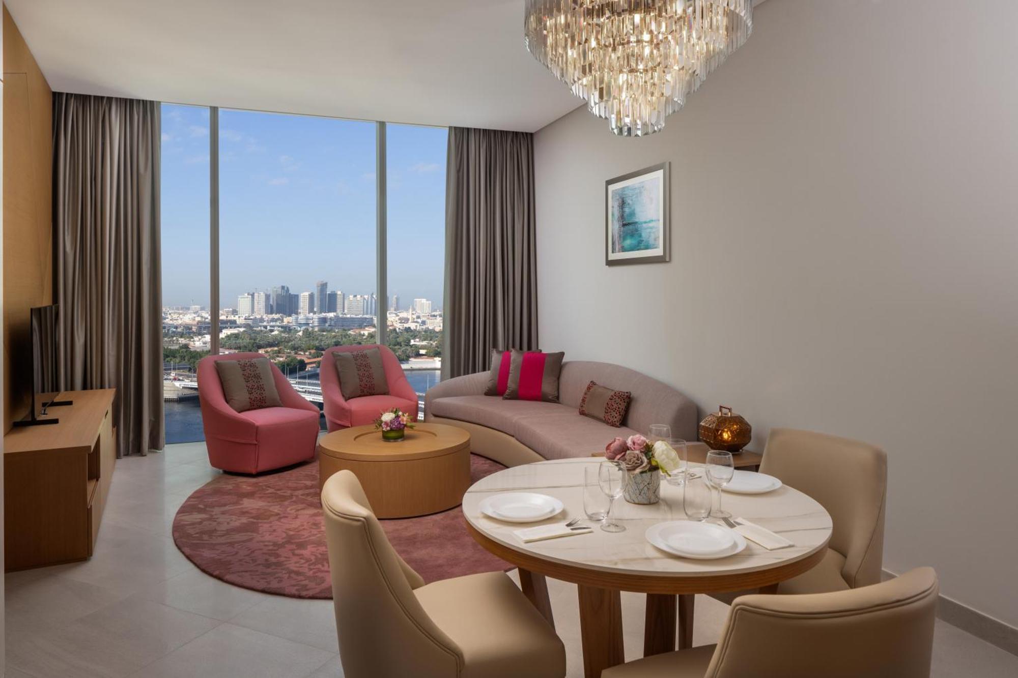 Hilton Creek & Residences فندق 5*