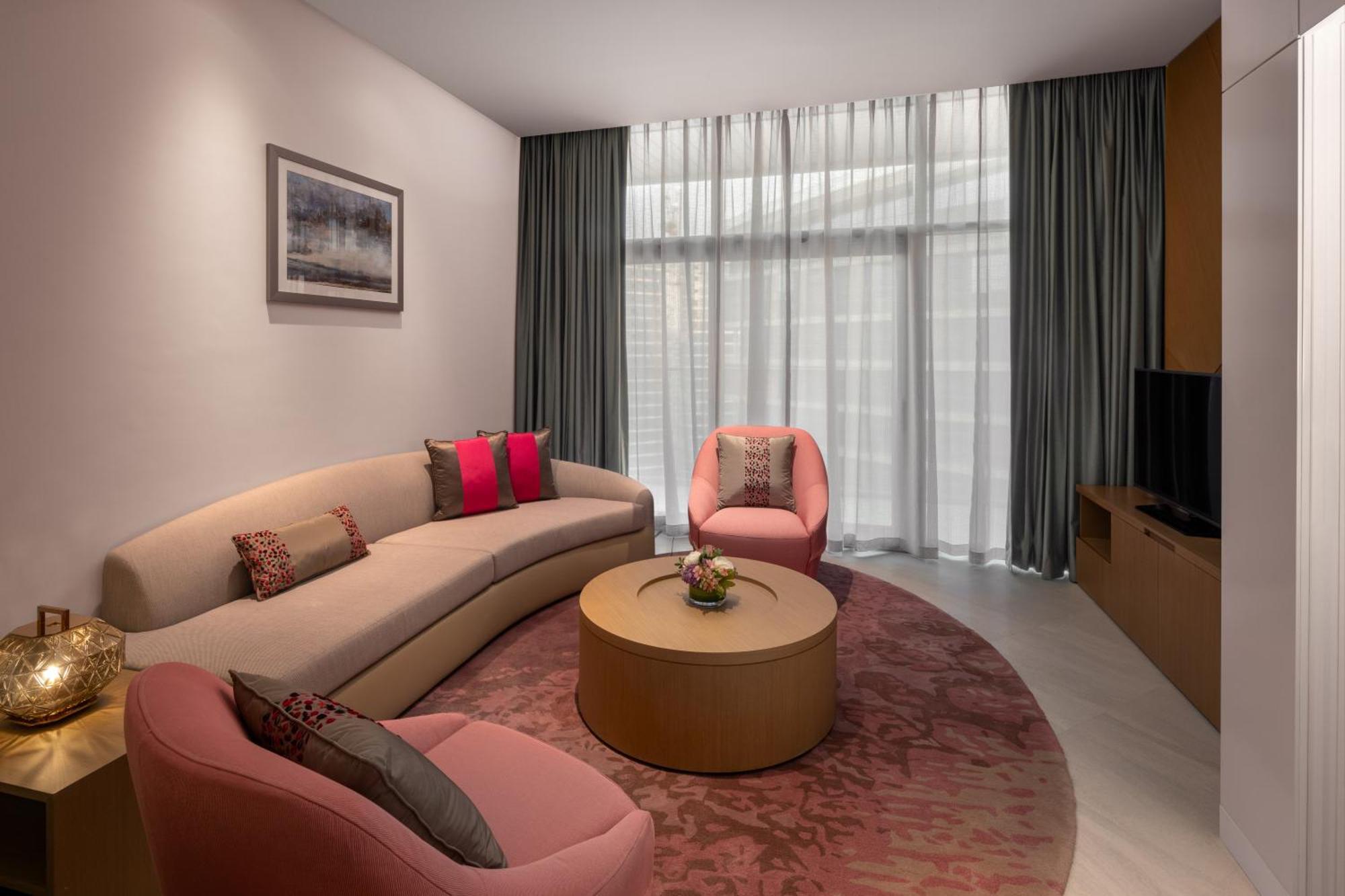 Hilton Creek & Residences فندق