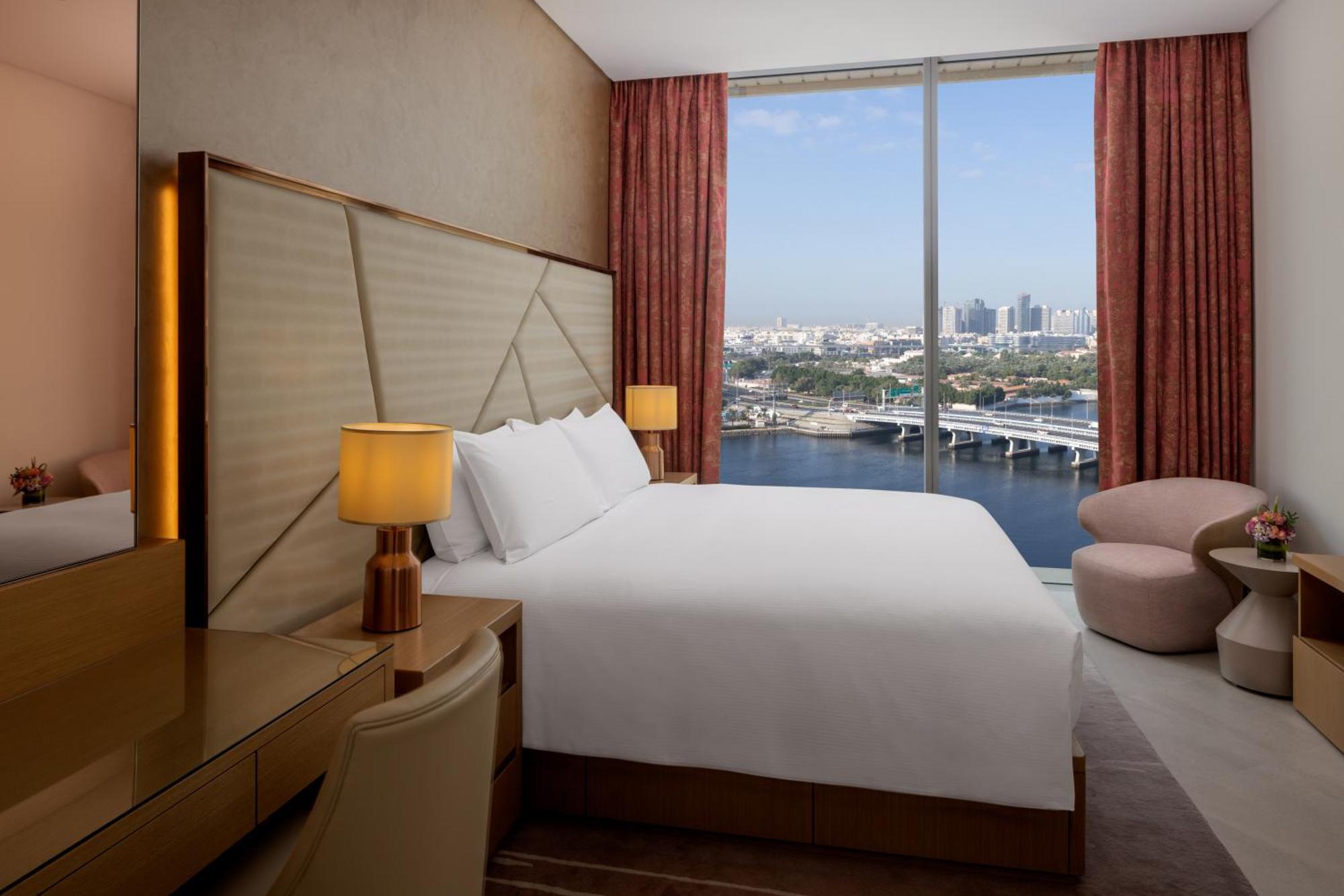 فندق Hilton Creek & Residences 5*
