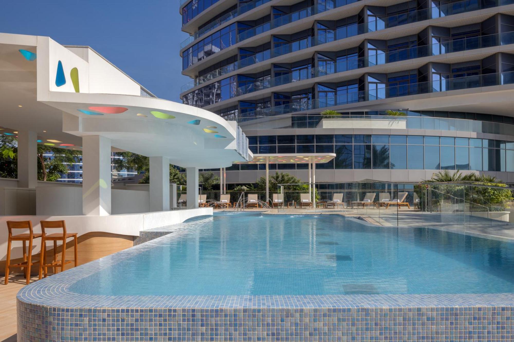 Hilton Creek & Residences فندق