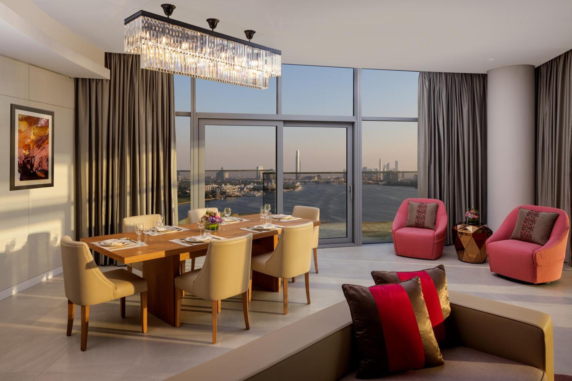 Hilton Creek & Residences فندق 5*