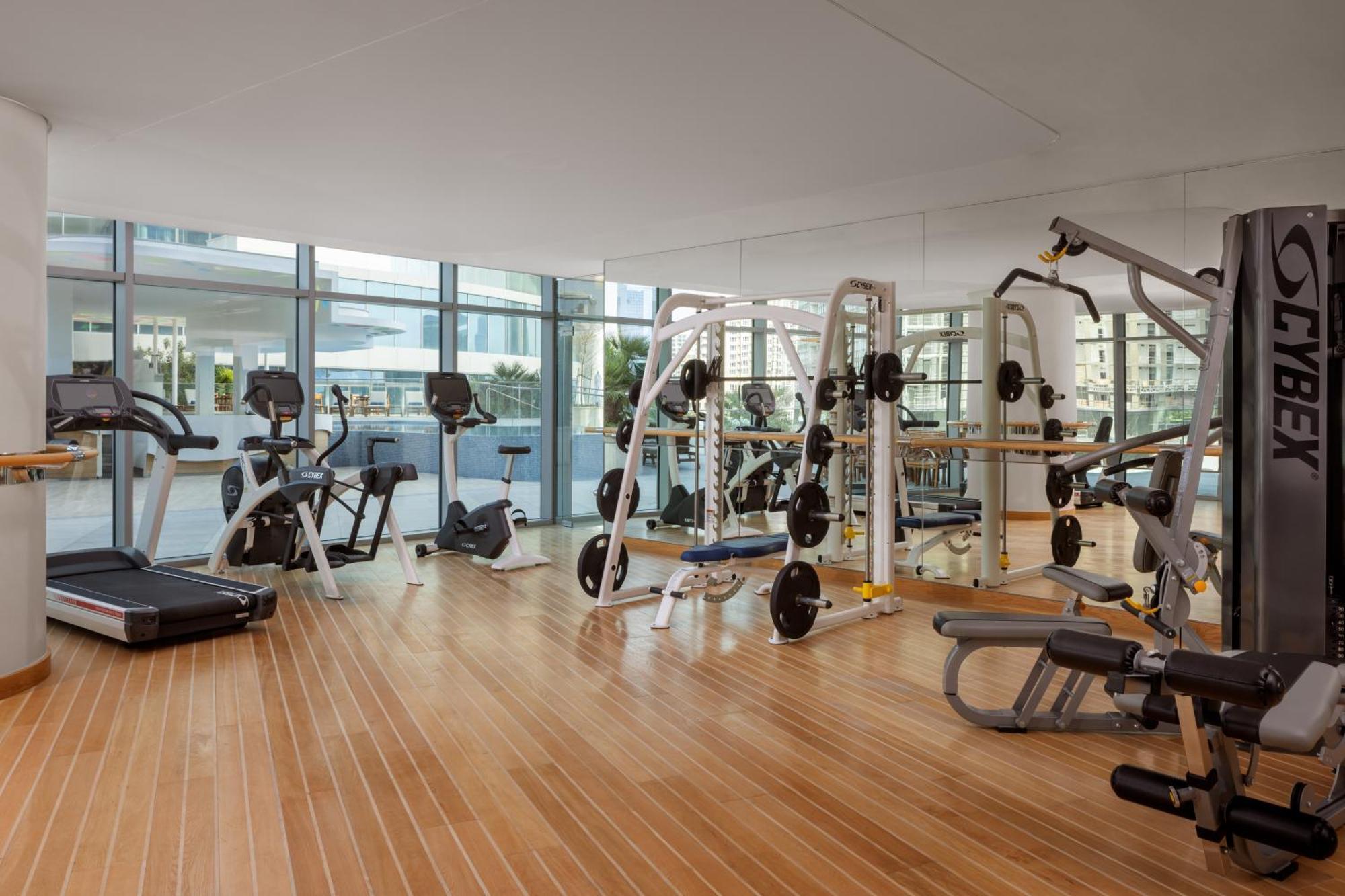 فندق Hilton Creek & Residences 5*